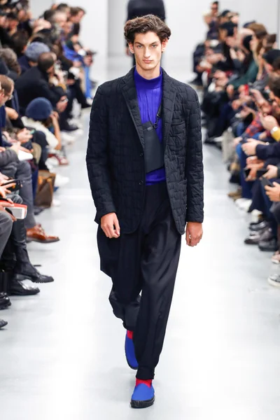 Look 32
